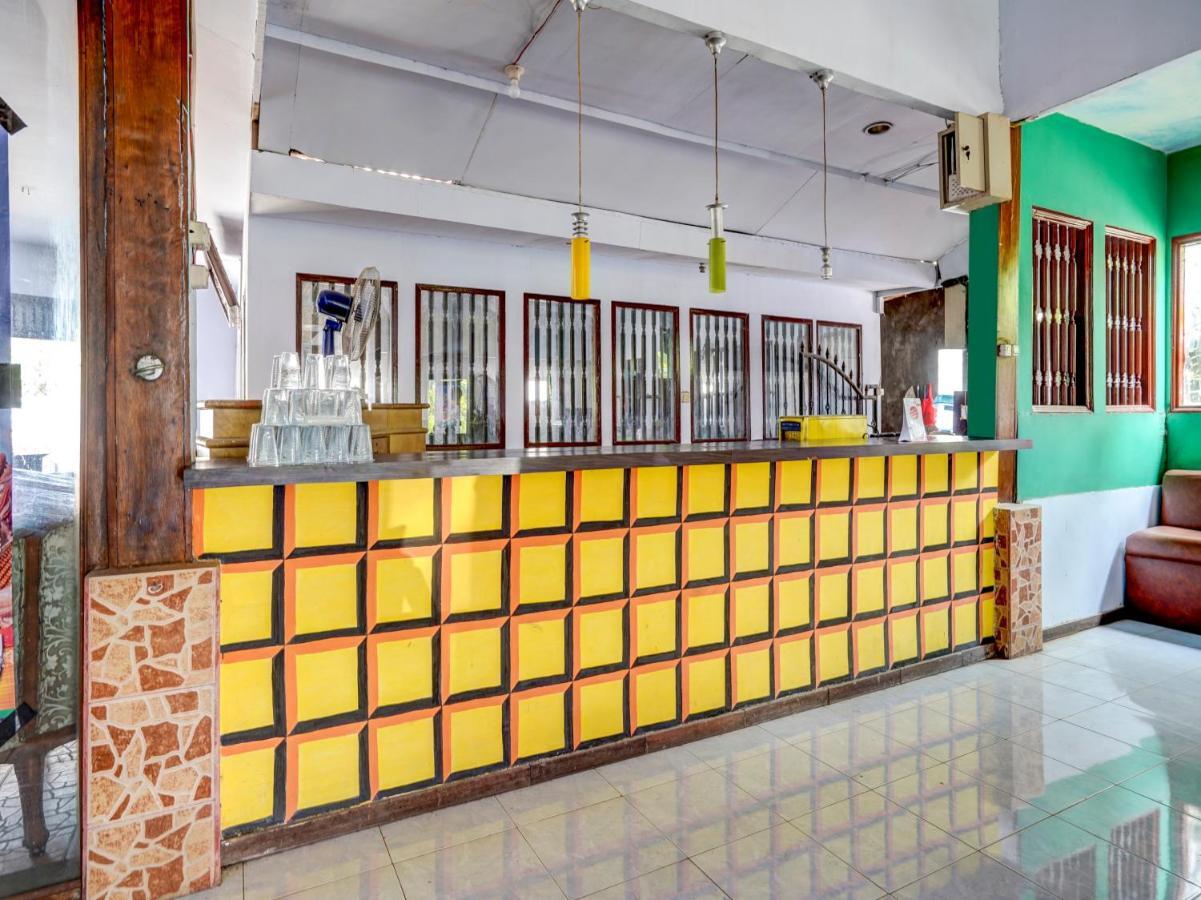 Oyo 3710 Izzi Hotel Lamongan Eksteriør bilde