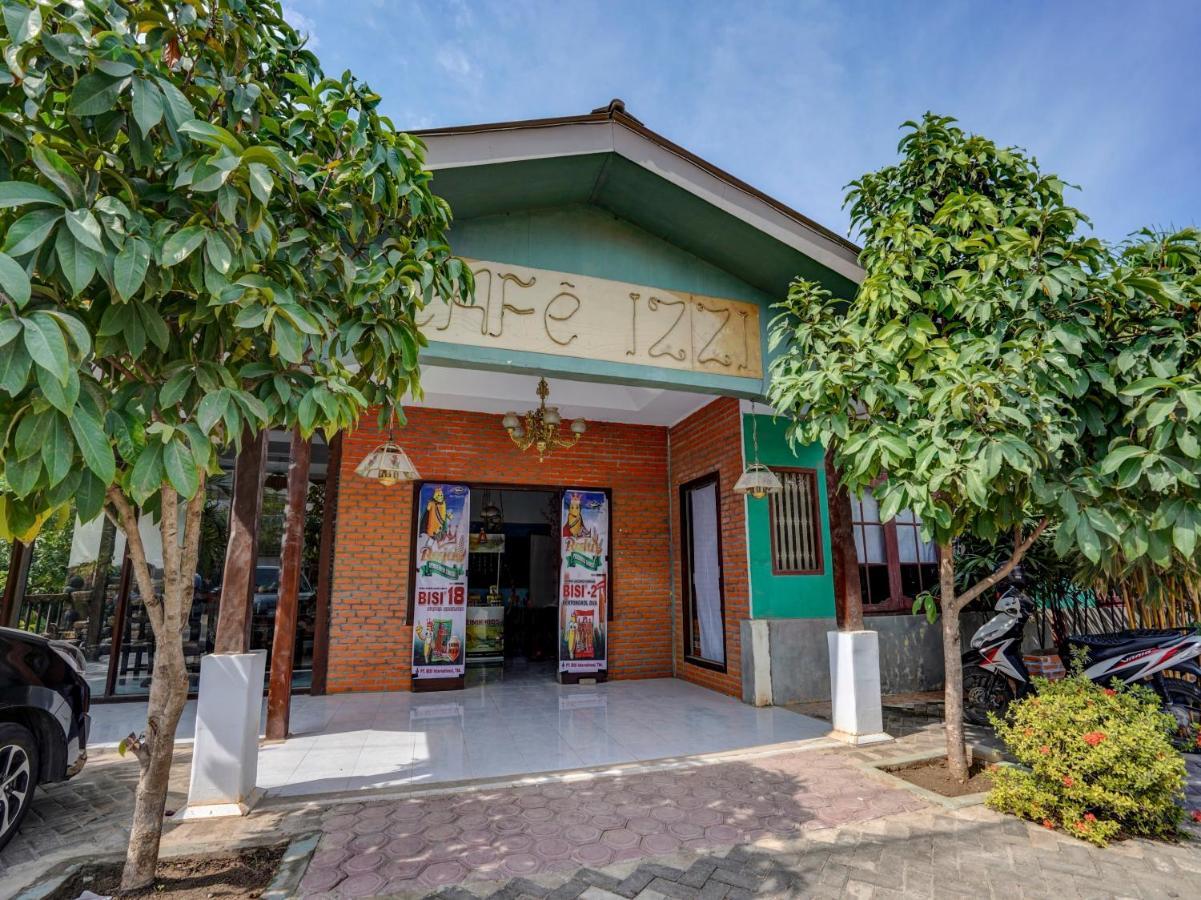 Oyo 3710 Izzi Hotel Lamongan Eksteriør bilde