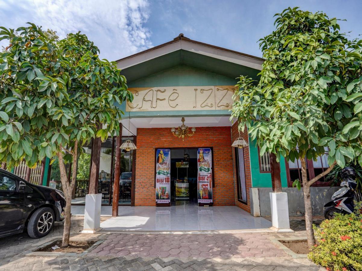 Oyo 3710 Izzi Hotel Lamongan Eksteriør bilde