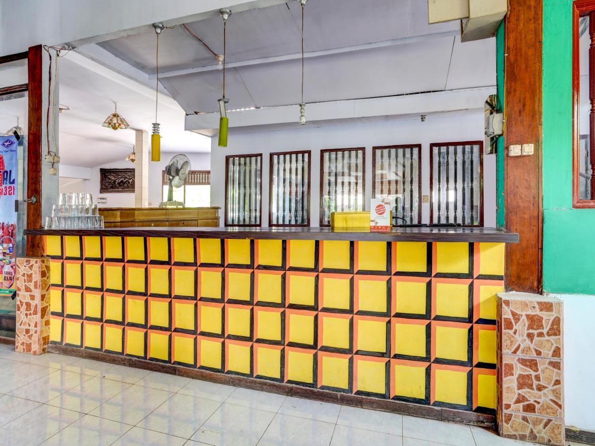 Oyo 3710 Izzi Hotel Lamongan Eksteriør bilde