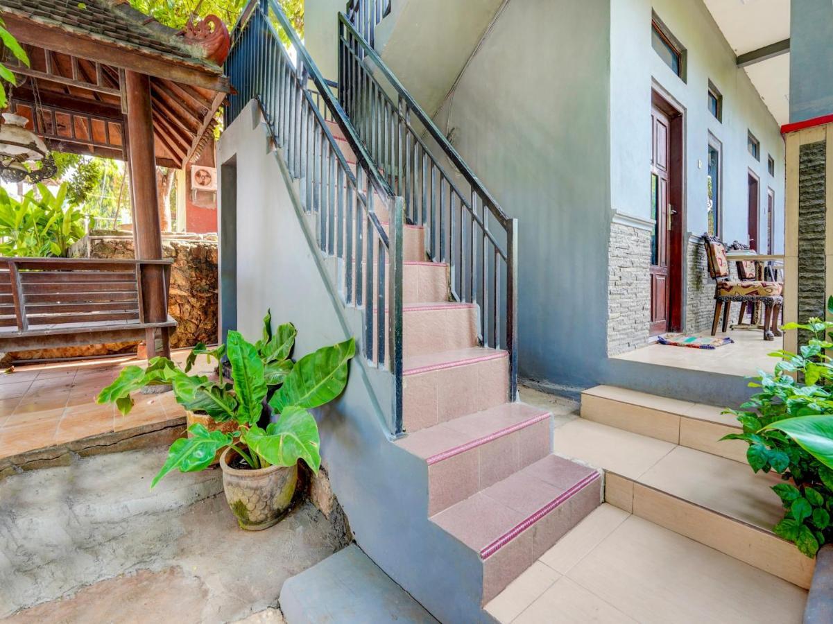 Oyo 3710 Izzi Hotel Lamongan Eksteriør bilde