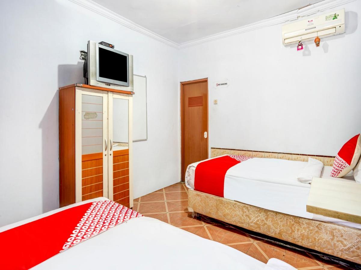 Oyo 3710 Izzi Hotel Lamongan Eksteriør bilde