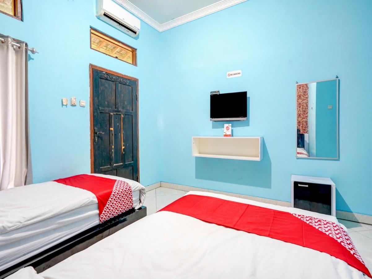 Oyo 3710 Izzi Hotel Lamongan Eksteriør bilde