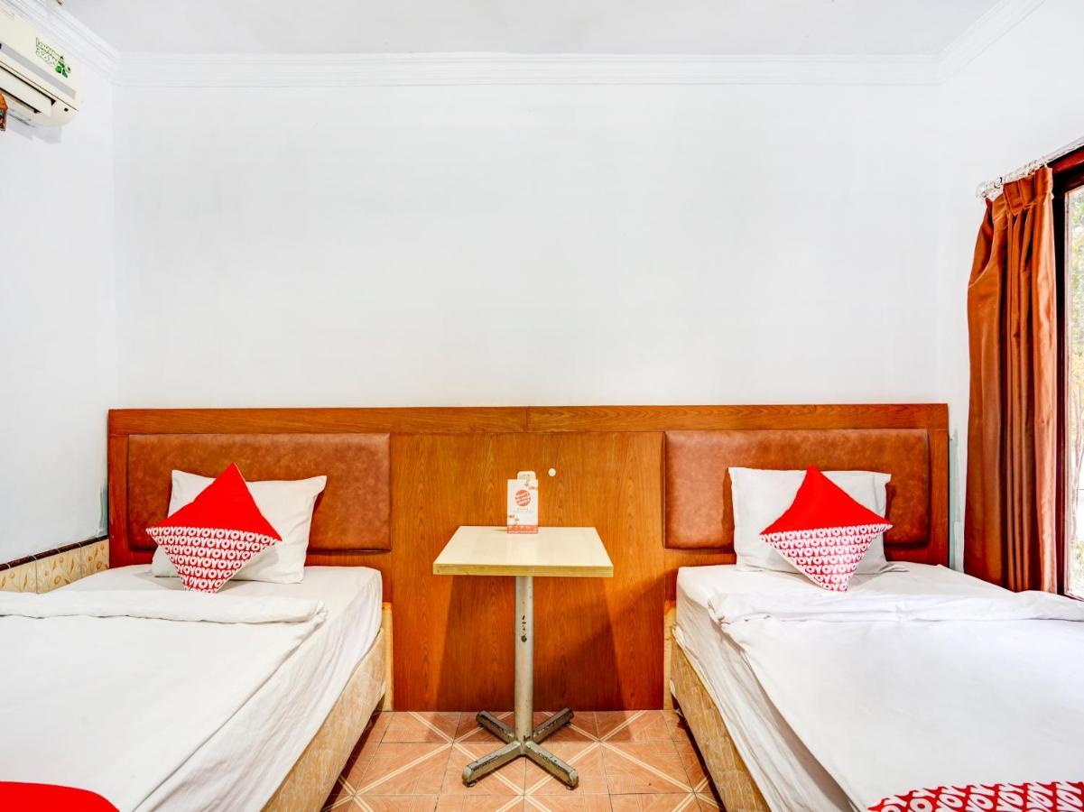 Oyo 3710 Izzi Hotel Lamongan Eksteriør bilde
