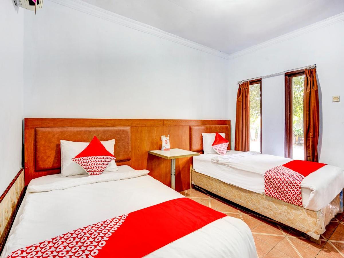 Oyo 3710 Izzi Hotel Lamongan Eksteriør bilde