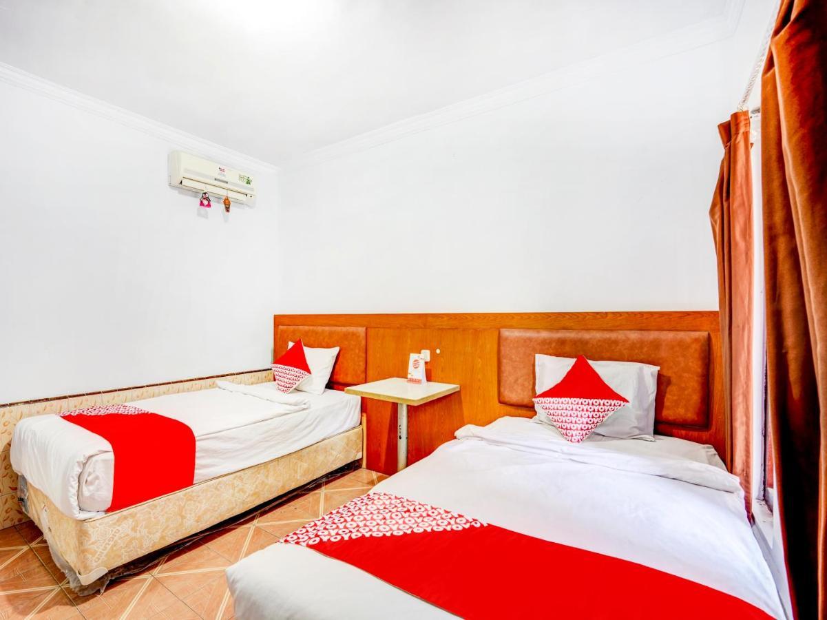 Oyo 3710 Izzi Hotel Lamongan Eksteriør bilde